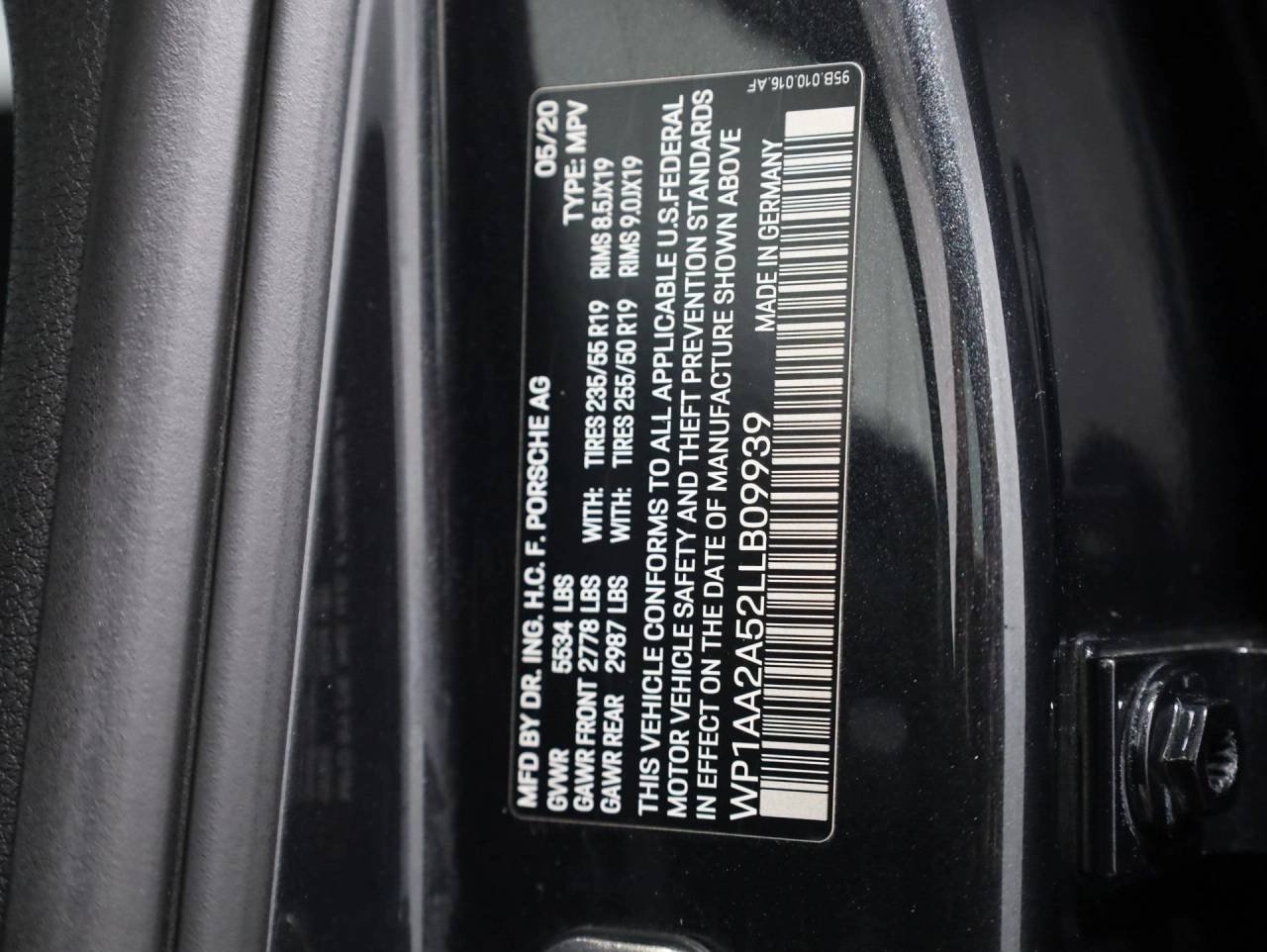Used 2020 Vulcano Gray Metallic Porsche Macan image 44