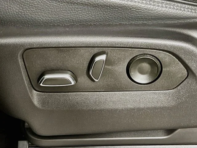 Used 2022 Silver GMC Denali image 11