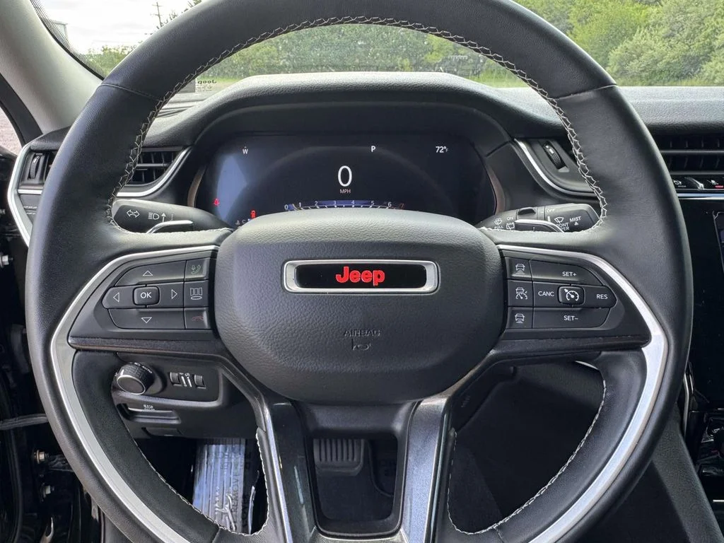 Used 2021 Black Jeep Laredo image 17
