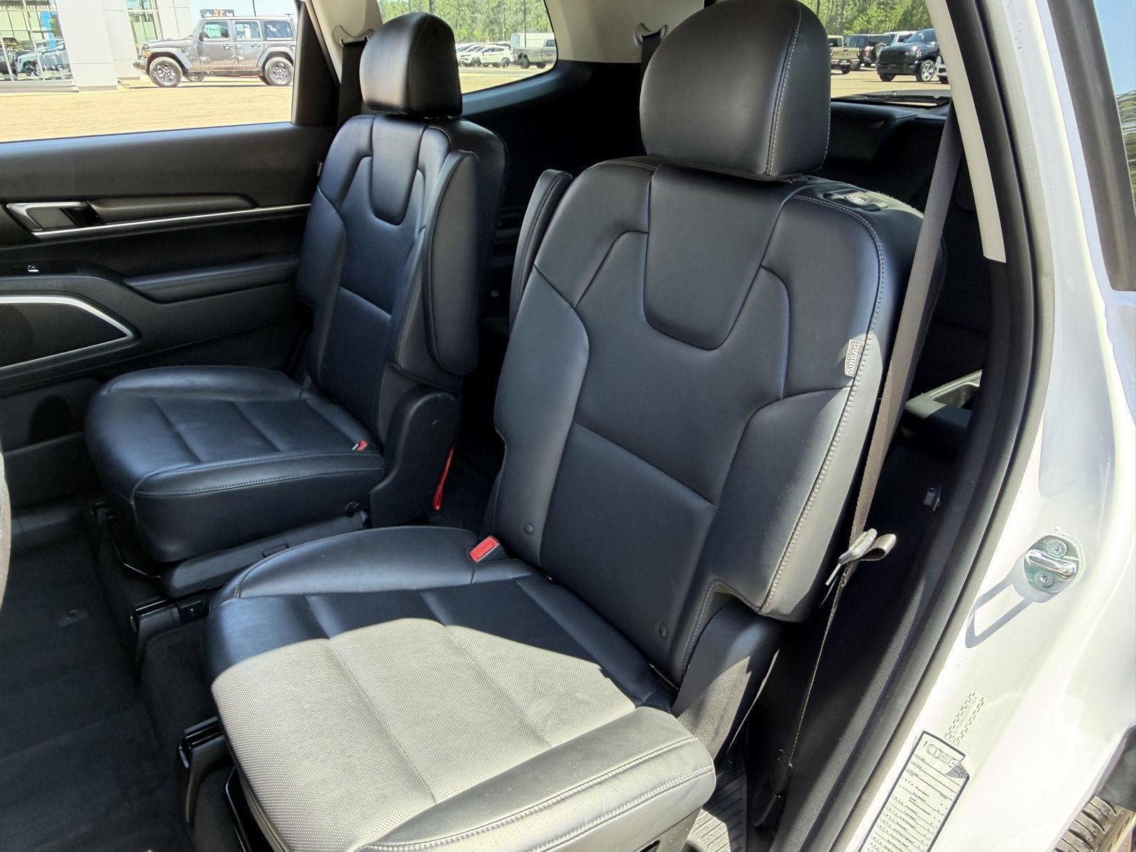 Used 2025 Glacial White Pearl Kia S image 17