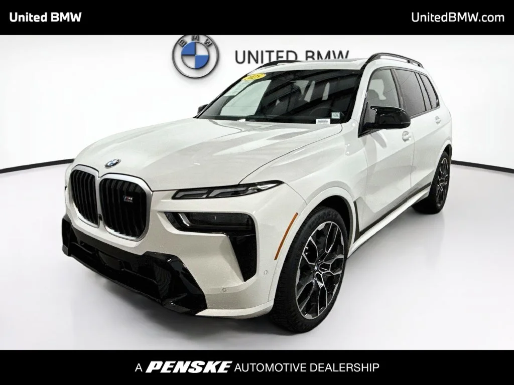 Used 2025 Alpine White BMW M60i image 5