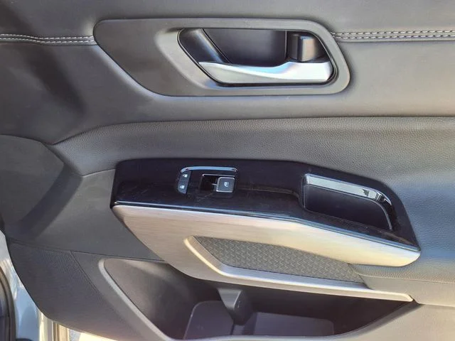 Used 2025 Gray Nissan Platinum image 30