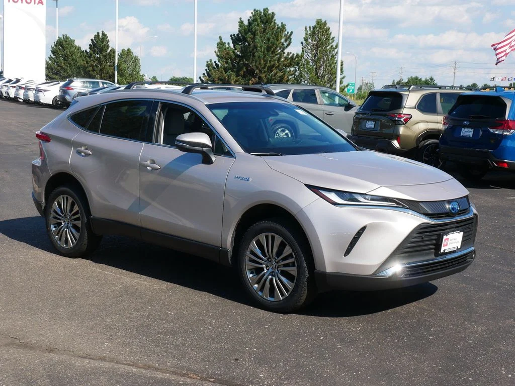 Certified 2021 Toyota Venza XLE with VIN JTEAAAAH6MJ082226 for sale in Minneapolis, Minnesota