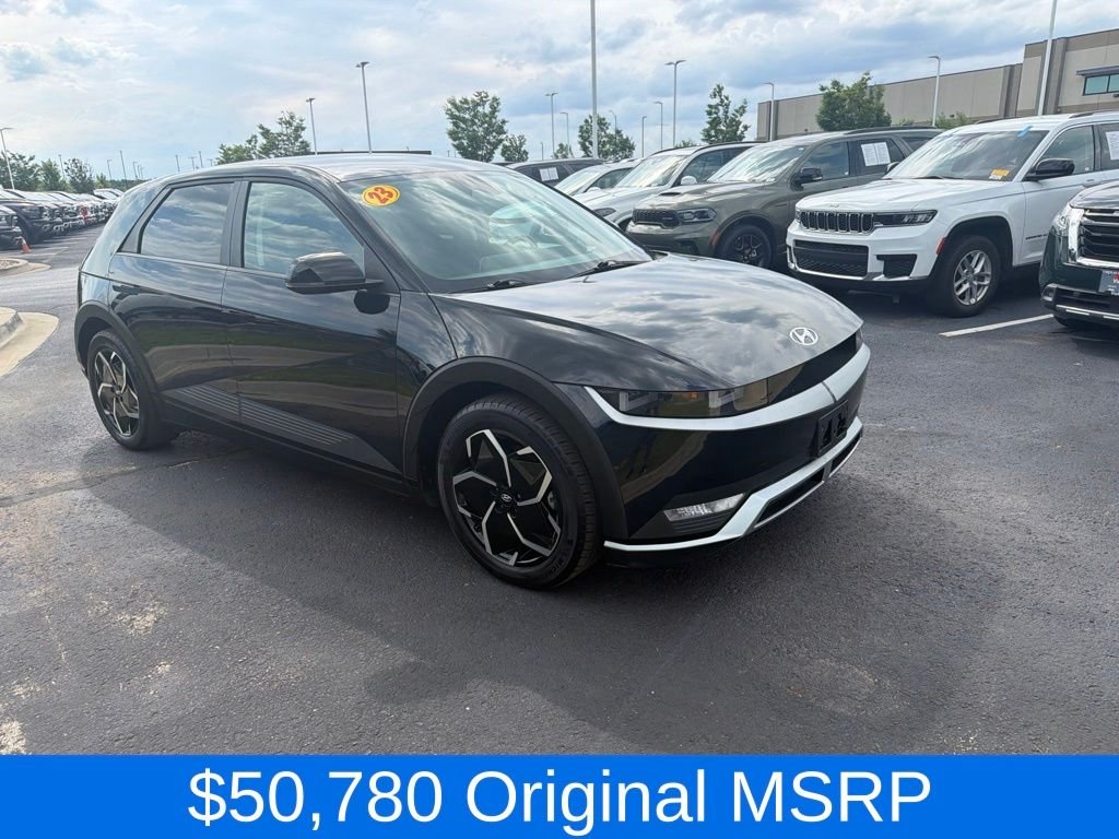 Used 2023 Black Hyundai SE image 1