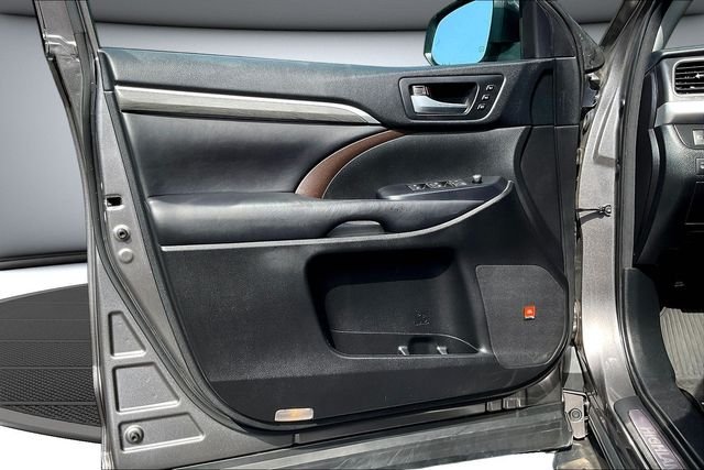 Used 2018 Gray Toyota Limited Platinum image 22