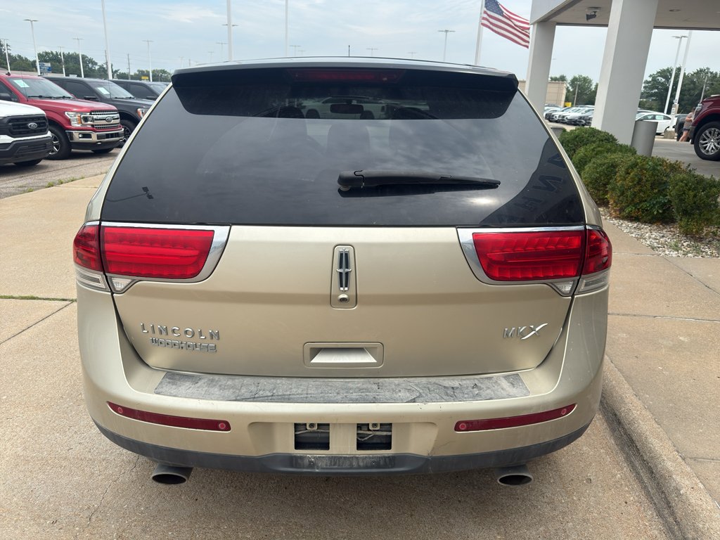 Used 2011 Gold Leaf Metallic Lincoln Base image 7