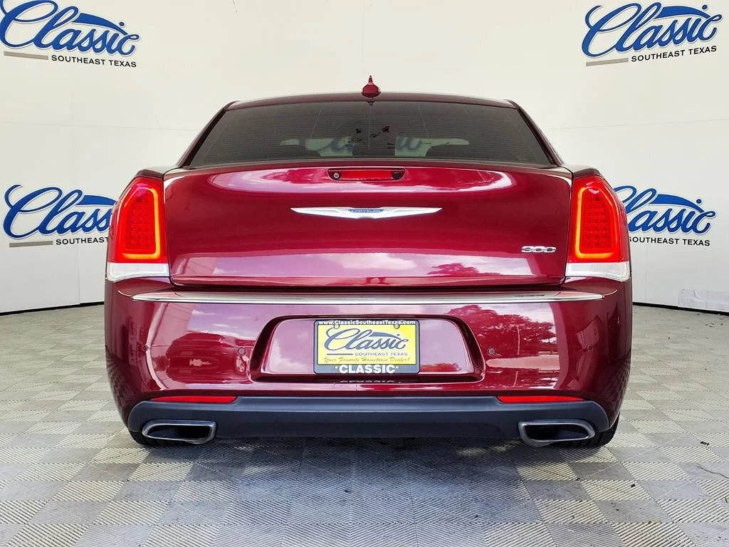 Used 2018 Velvet Red Pear Chrysler Limited image 4