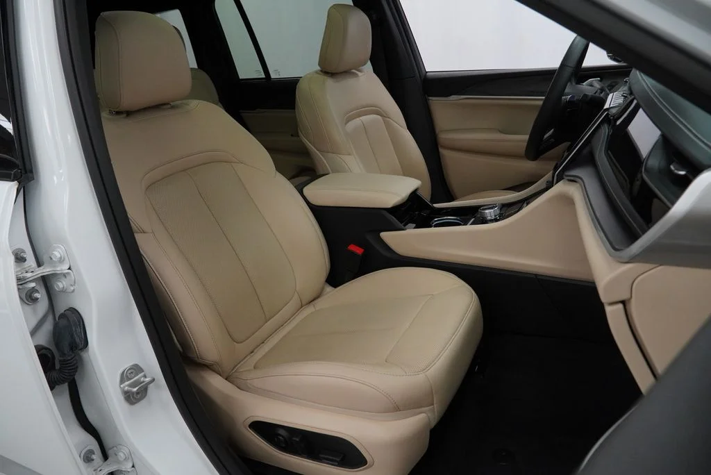 Used 2022 White Jeep 4xe image 49