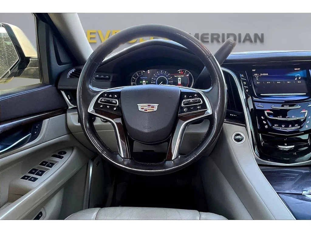 Used 2016 CRYSTAL WHITE TRICOAT Cadillac Luxury Collection image 5