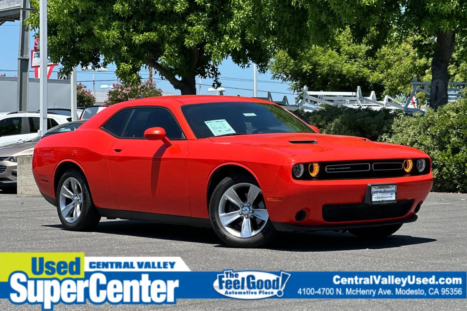 2016 Dodge Challenger SXT's photo