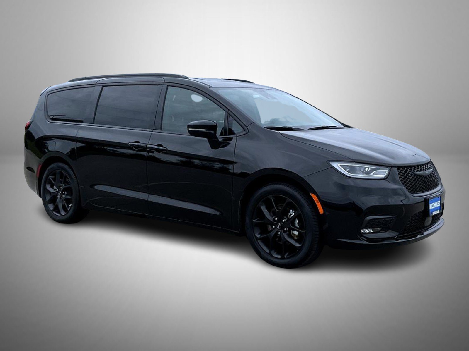 Used 2025 Black Chrysler Limited image 3