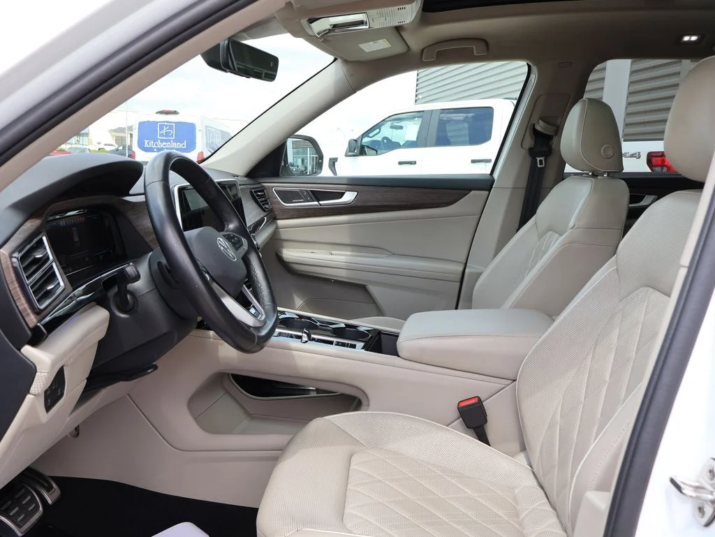 Used 2024  Volkswagen 2.0T SEL Premium R-Line image 25