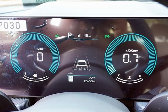 Used 2024 Silver Hyundai SEL image 30