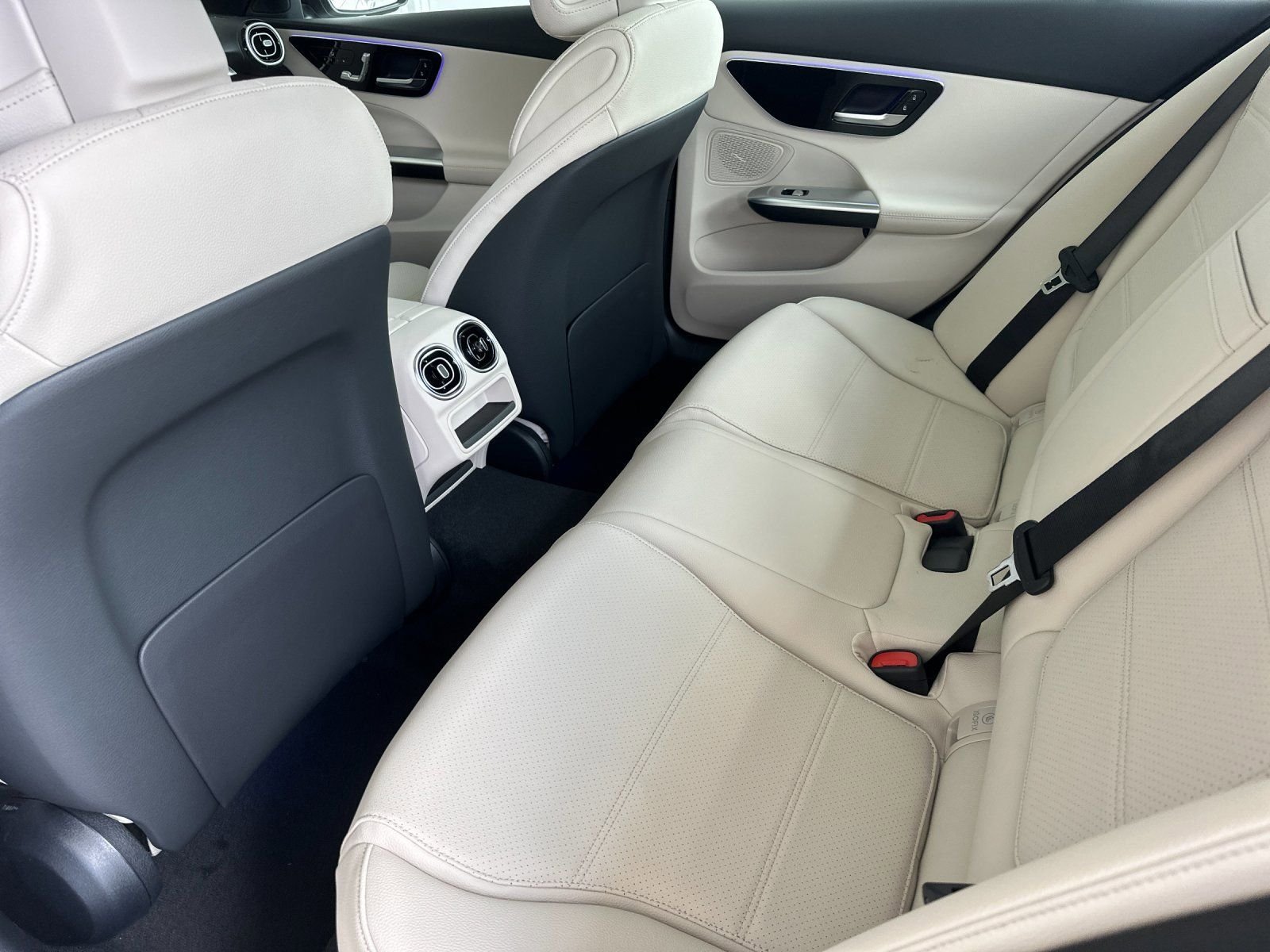 New 2026 Polar White Mercedes-Benz C 300 image 4
