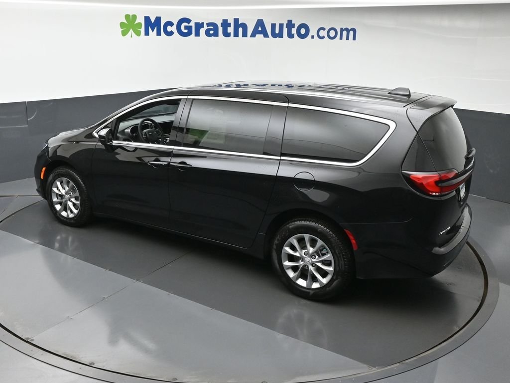 2026 Chrysler Pacifica Select - Photo 36