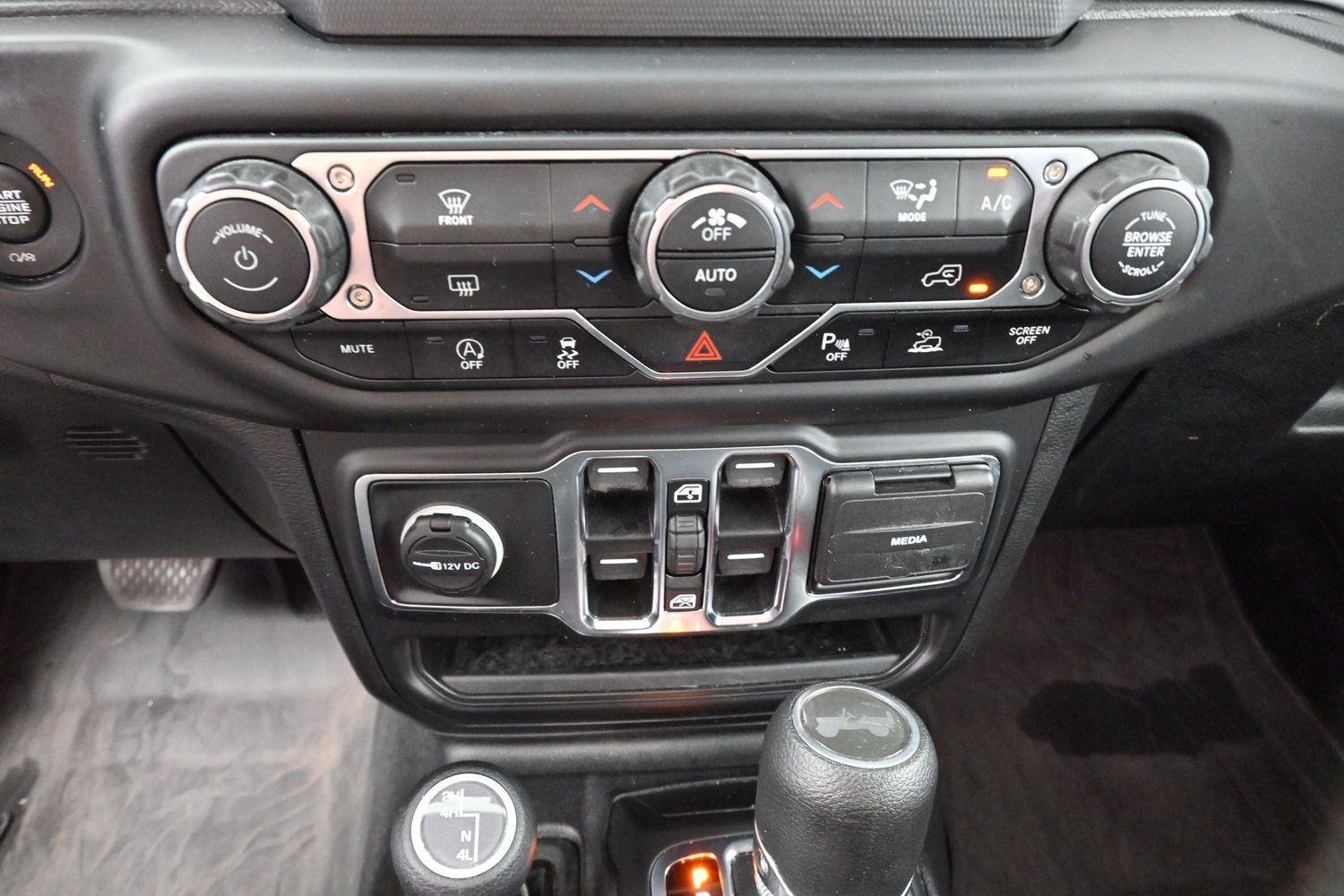 Used 2021 Bright White Clearcoat Jeep Unlimited Islander image 21