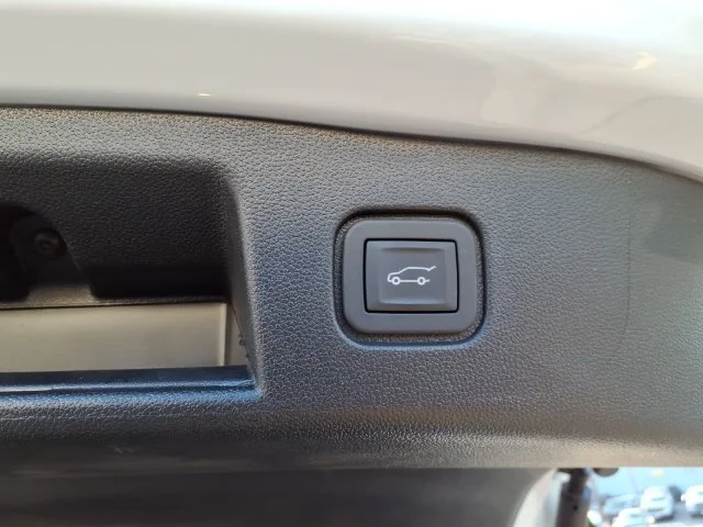 Used 2026 Polar White Tricoat Chevrolet RS image 6