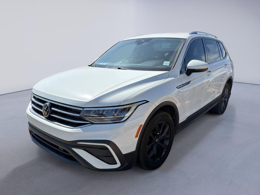 Used 2022 Pure White Volkswagen SE image 1