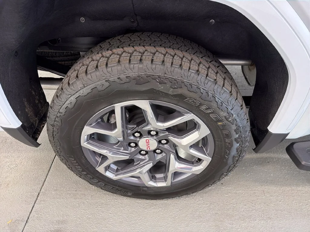 New 2026 Glacier White Tricoat GMC SLT image 4