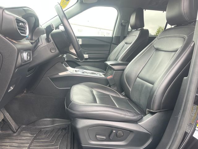 Used 2022 Black Metallic Ford Limited image 16