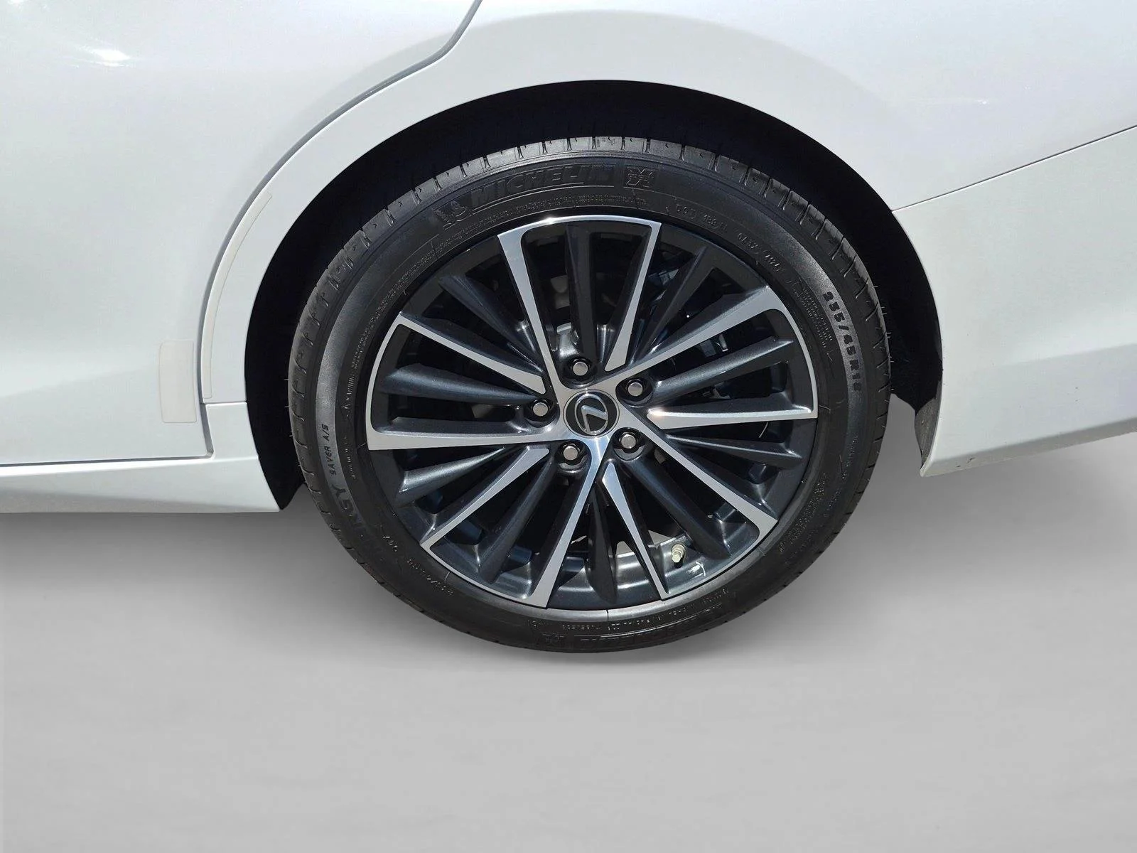 Used 2025 Eminent White Pearl Lexus ES 300h image 22