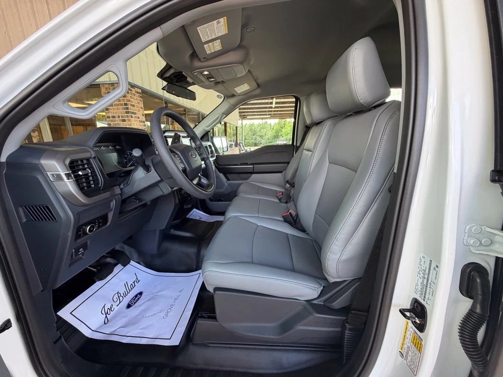 New 2026 Oxford White Ford XL image 3