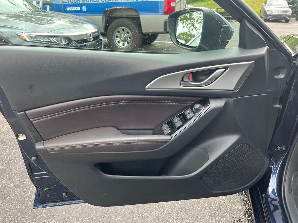 Used 2018 Blue Mazda Touring image 9