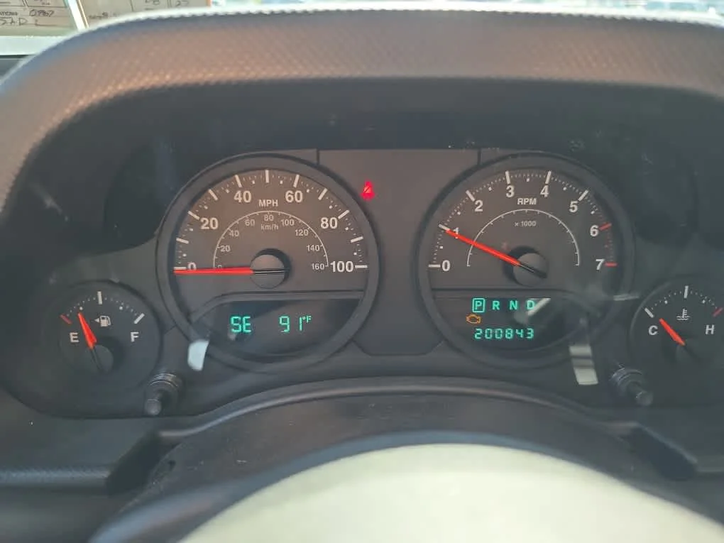 Used 2008 Red Rock Crystal Pearl Jeep X image 14