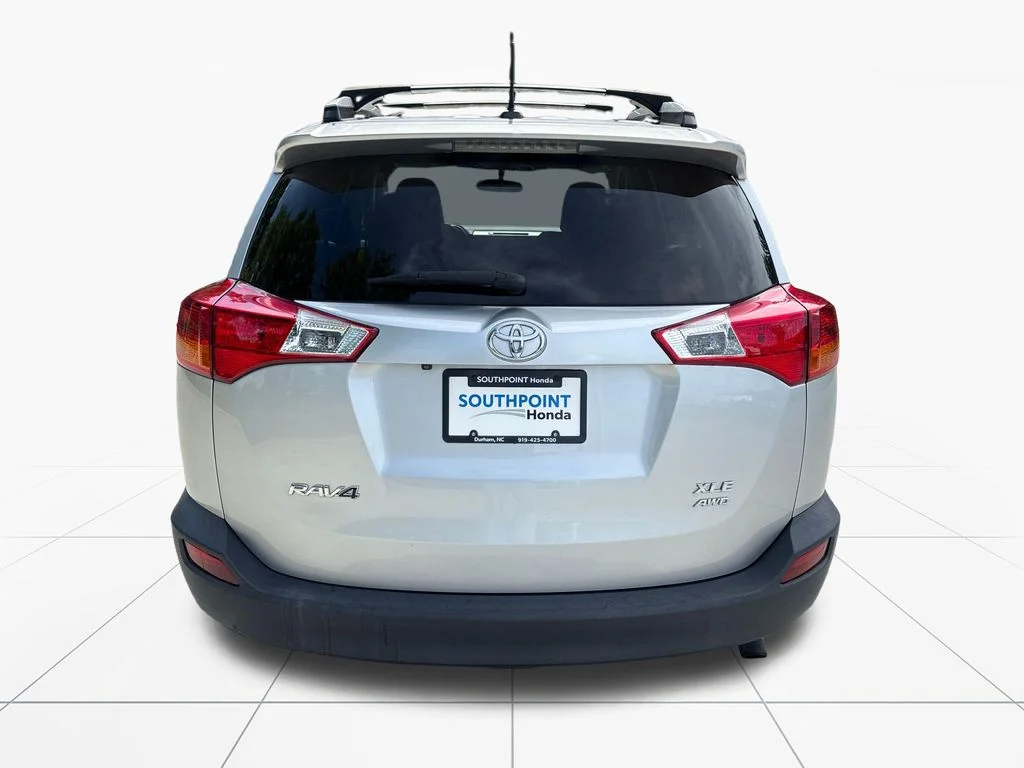 Used 2015 Classic Silver Metallic Toyota XLE image 7