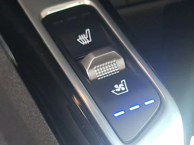 Used 2023 White Kia X-Line SX Prestige image 25