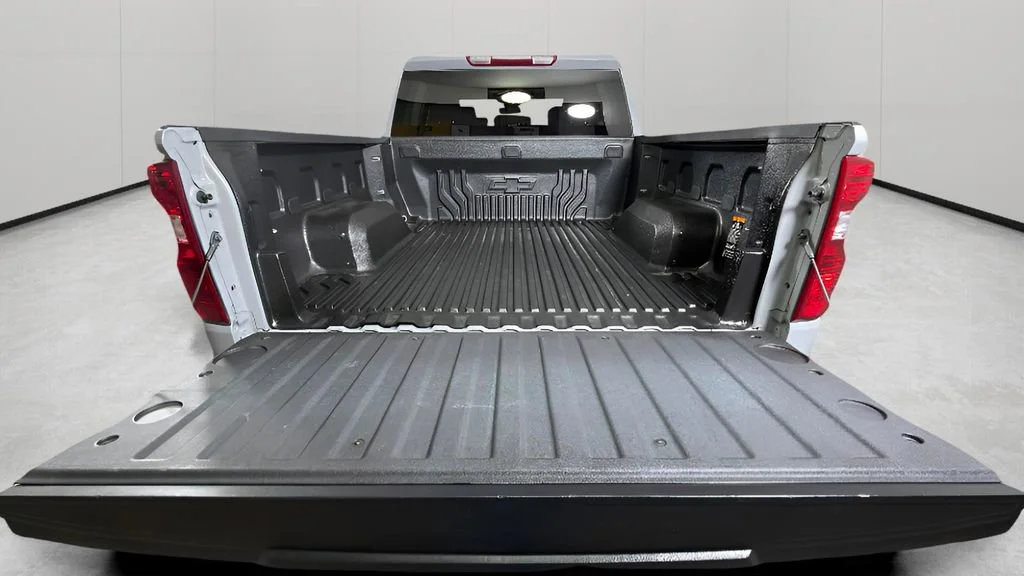 Used 2025 Slate Gray Metallic Chevrolet Custom image 26