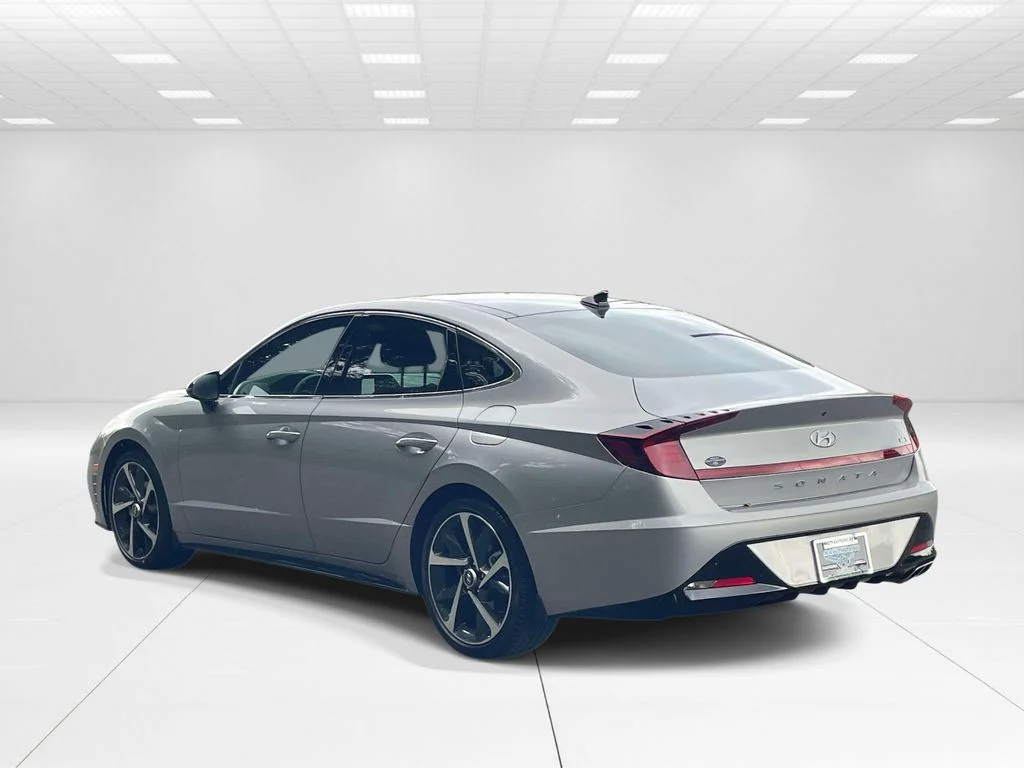 Used 2023 Silver Hyundai SEL Plus image 4