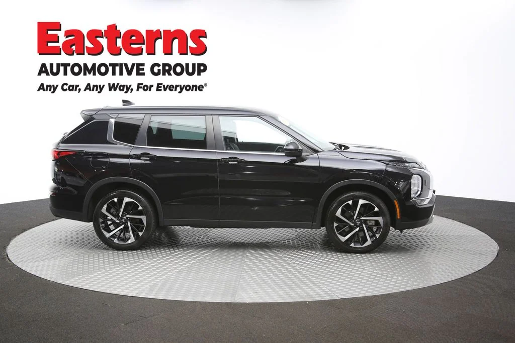 Used 2023 Black Mitsubishi SE image 44