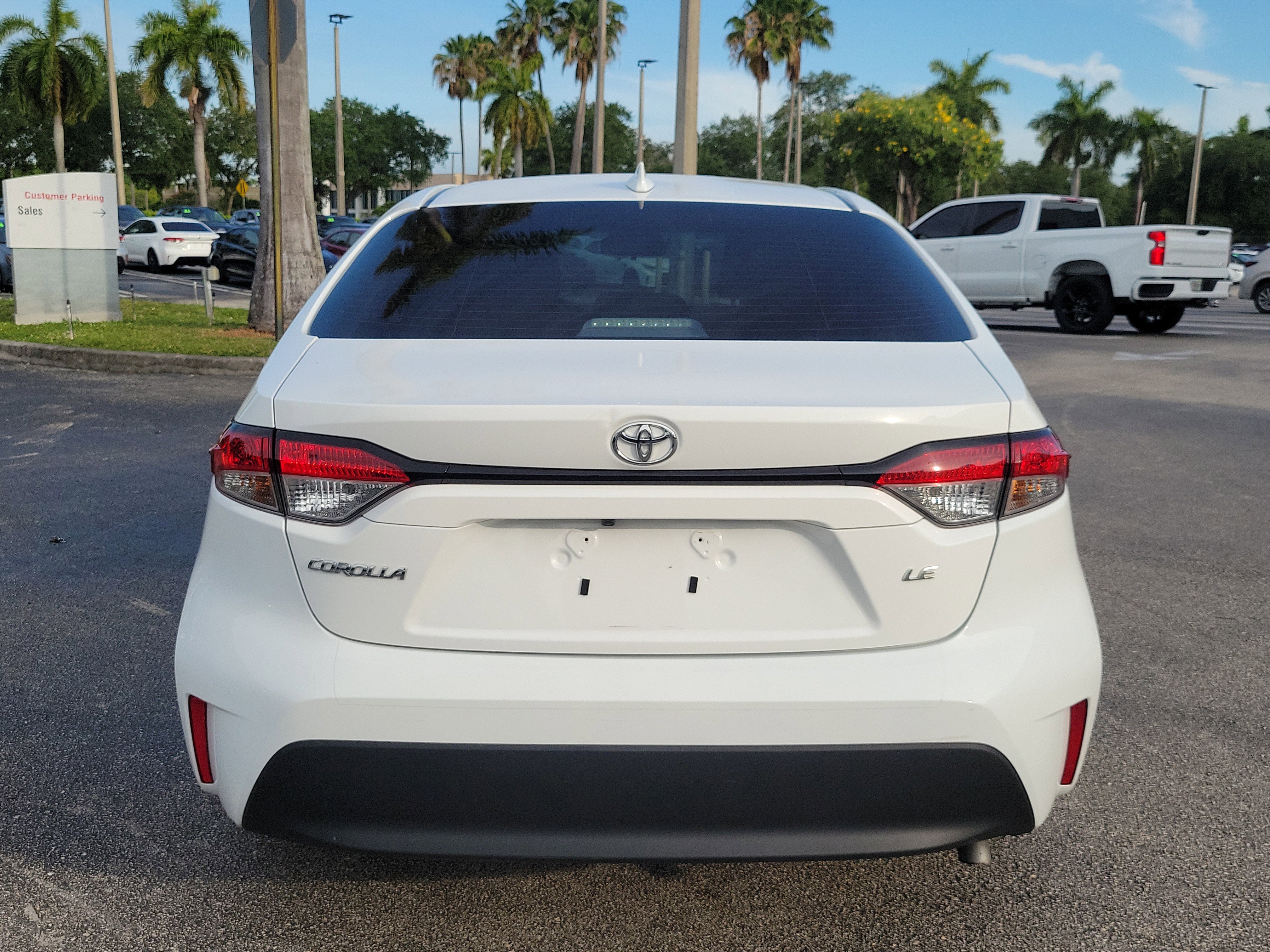 Used 2024 Ice Toyota LE image 5