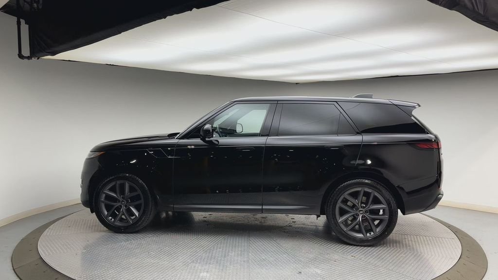 Certified Used 2024 Santorini Black Metallic Land Rover SE image 5