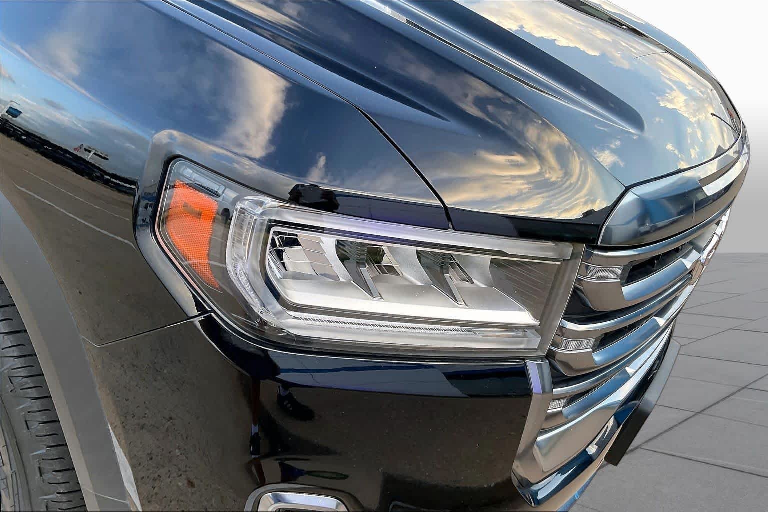 Used 2023 Ebony Twilight Metallic GMC AT4 image 25
