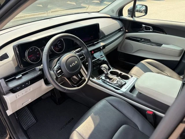 Used 2024 Black Kia EX image 5