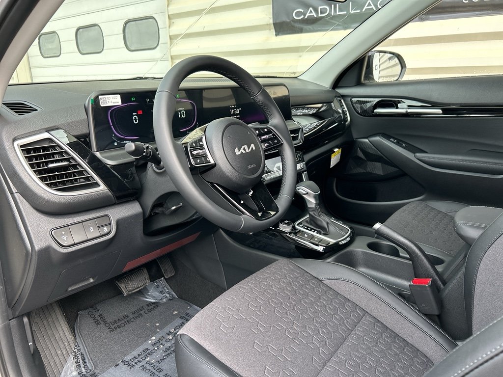 New 2026 Clear White / Black Roof Kia S image 10