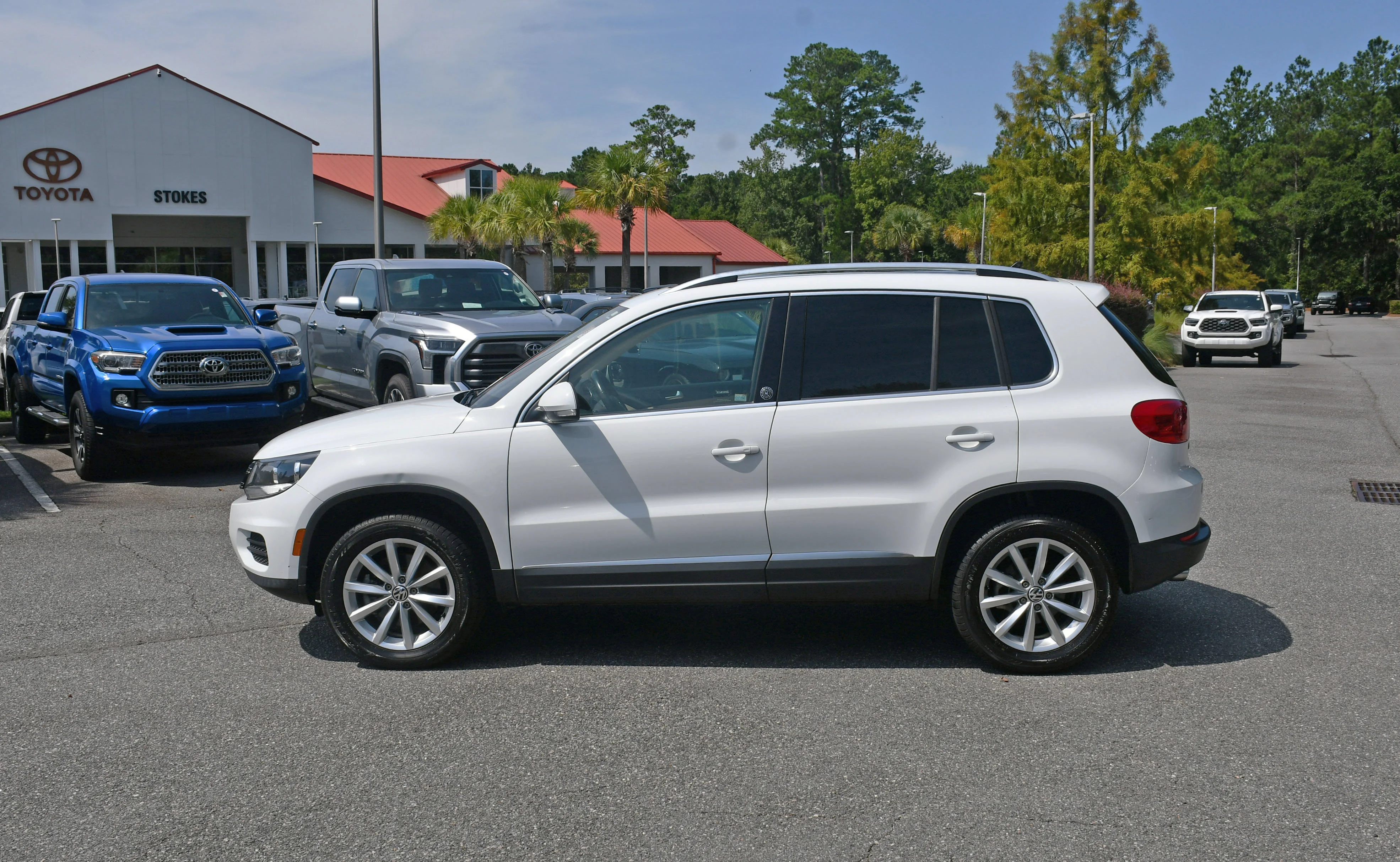 Used 2017 Volkswagen Tiguan Wolfsburg Edition with VIN WVGRV7AXXHW504055 for sale in Bluffton, SC