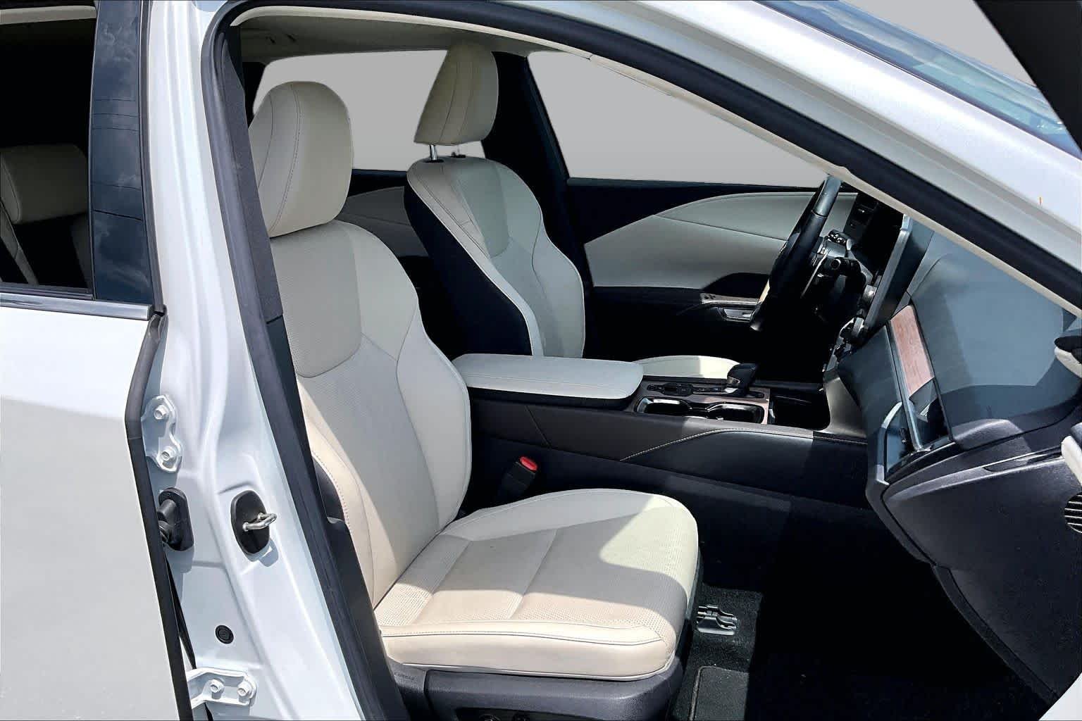 Used 2023 Eminent White Pearl Lexus Premium Plus image 9