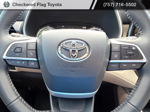 Used 2025 Wind Chill Pearl Toyota XLE image 13