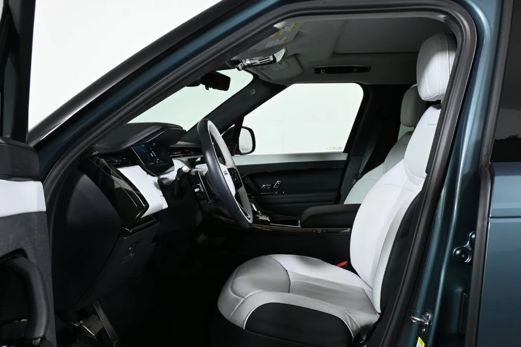 Used 2024 Green Land Rover Autobiography image 3