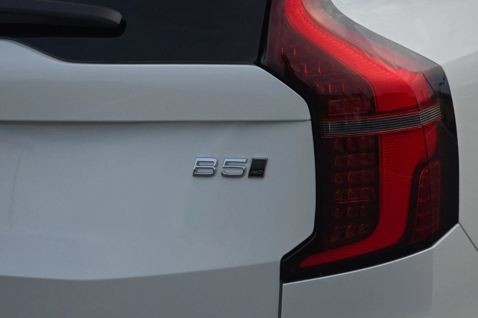 New 2026 Crystal White Volvo Plus image 26