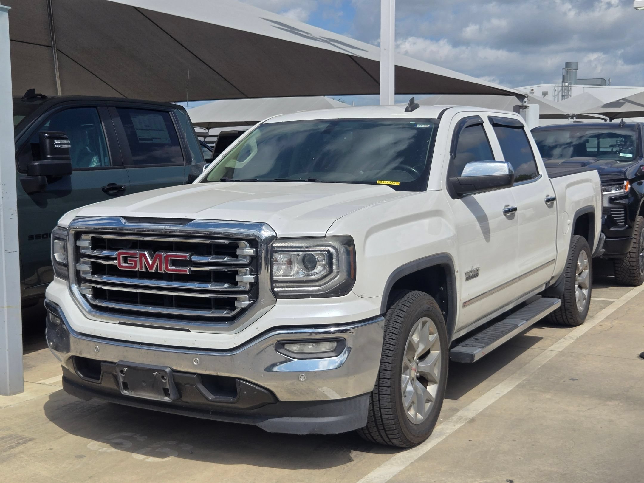 Used 2017 WHITE FROST TRICOAT GMC SLT image 3