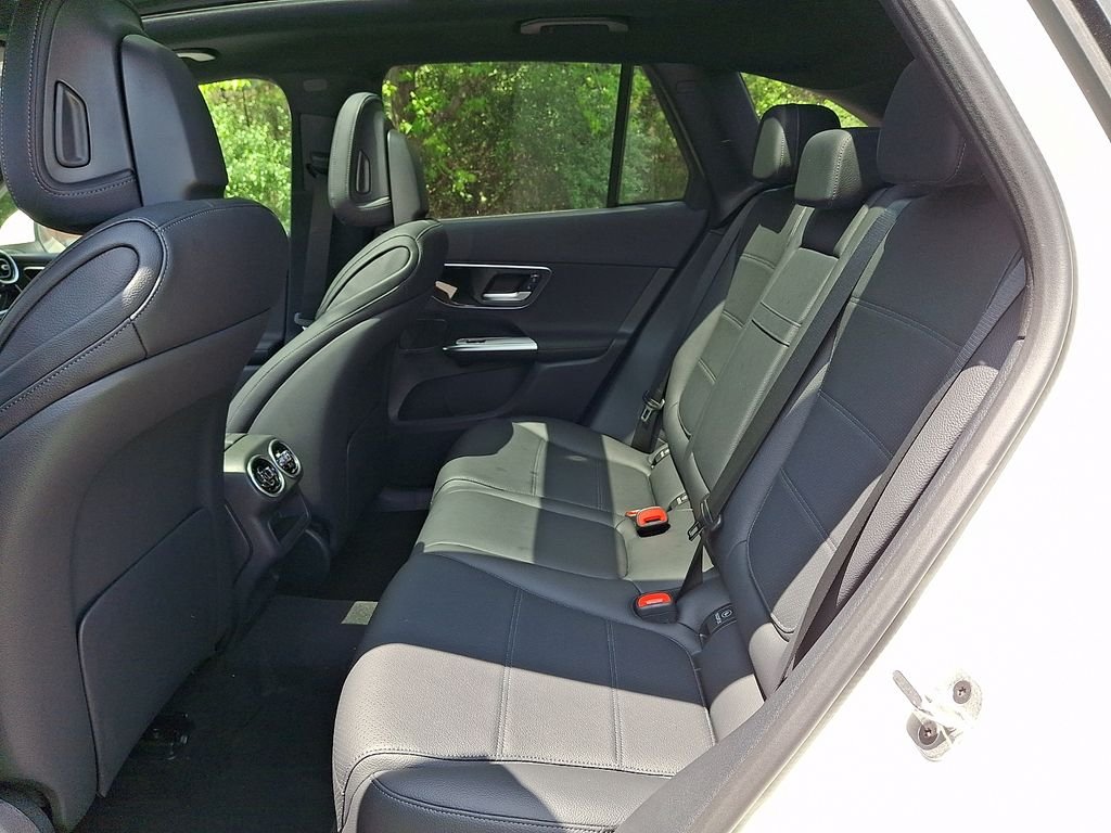 New 2026 Polar White Mercedes-Benz GLC 300 image 6
