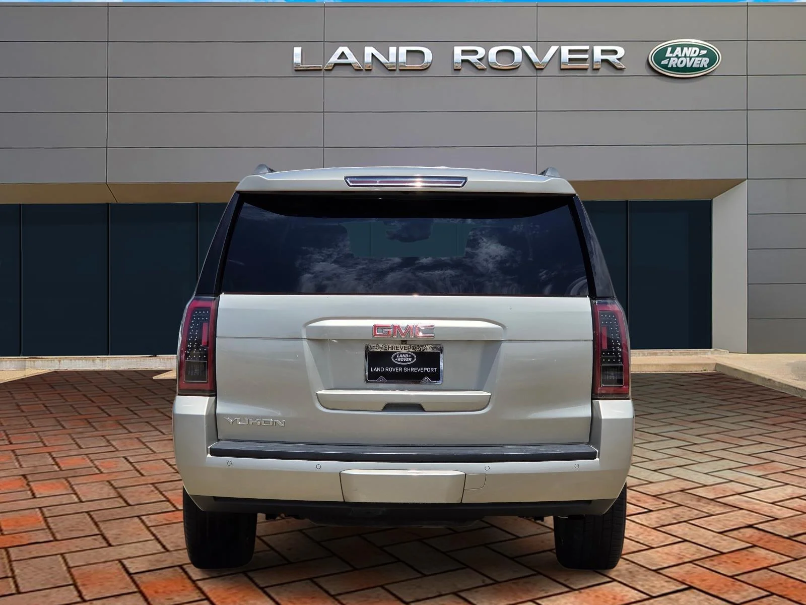 Used 2015 CHAMPAGNE SILVER METALLIC GMC SLT image 5