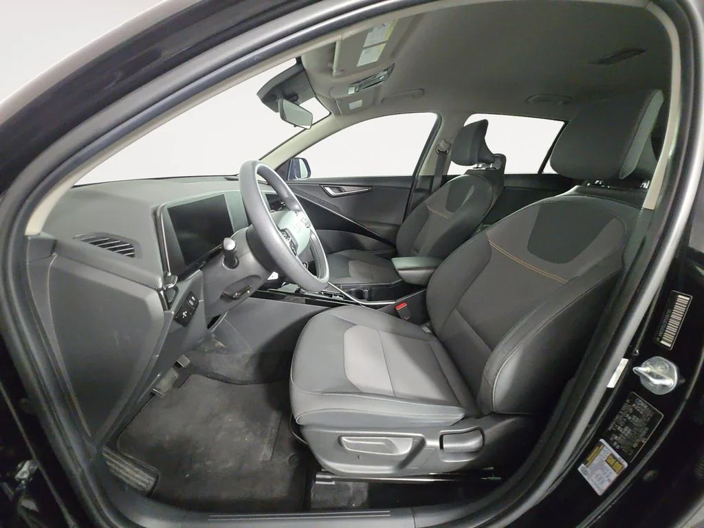 Used 2023 Black Kia LX image 9