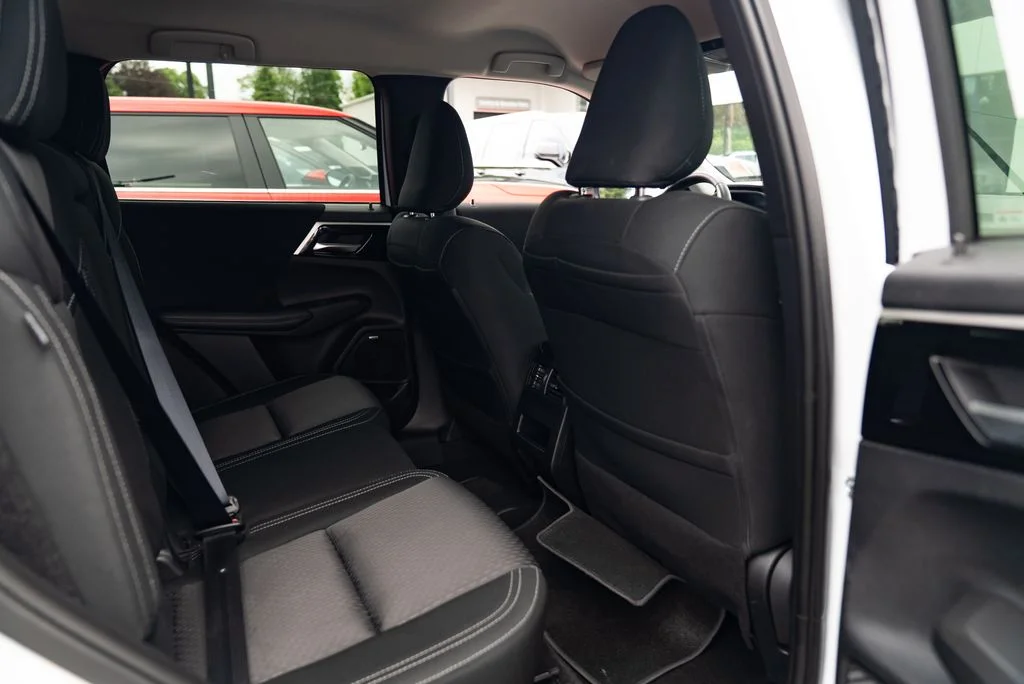 Used 2025 White Mitsubishi ES image 22