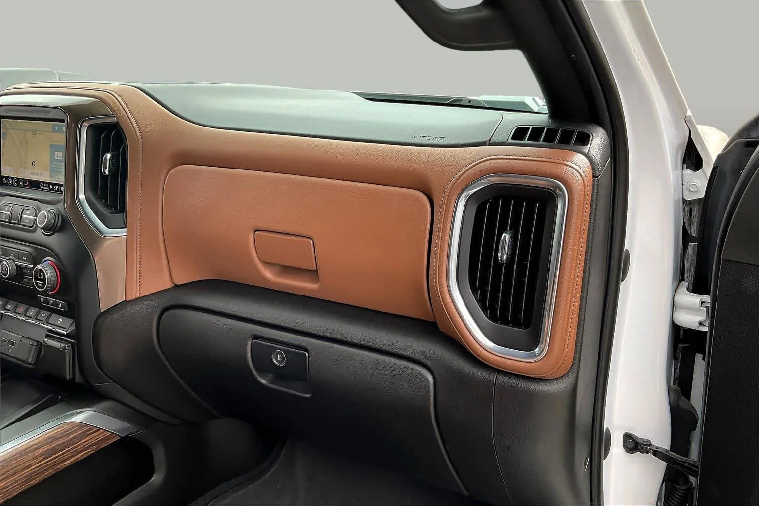 Used 2023 Iridescent Pearl Tricoat Chevrolet High Country image 35