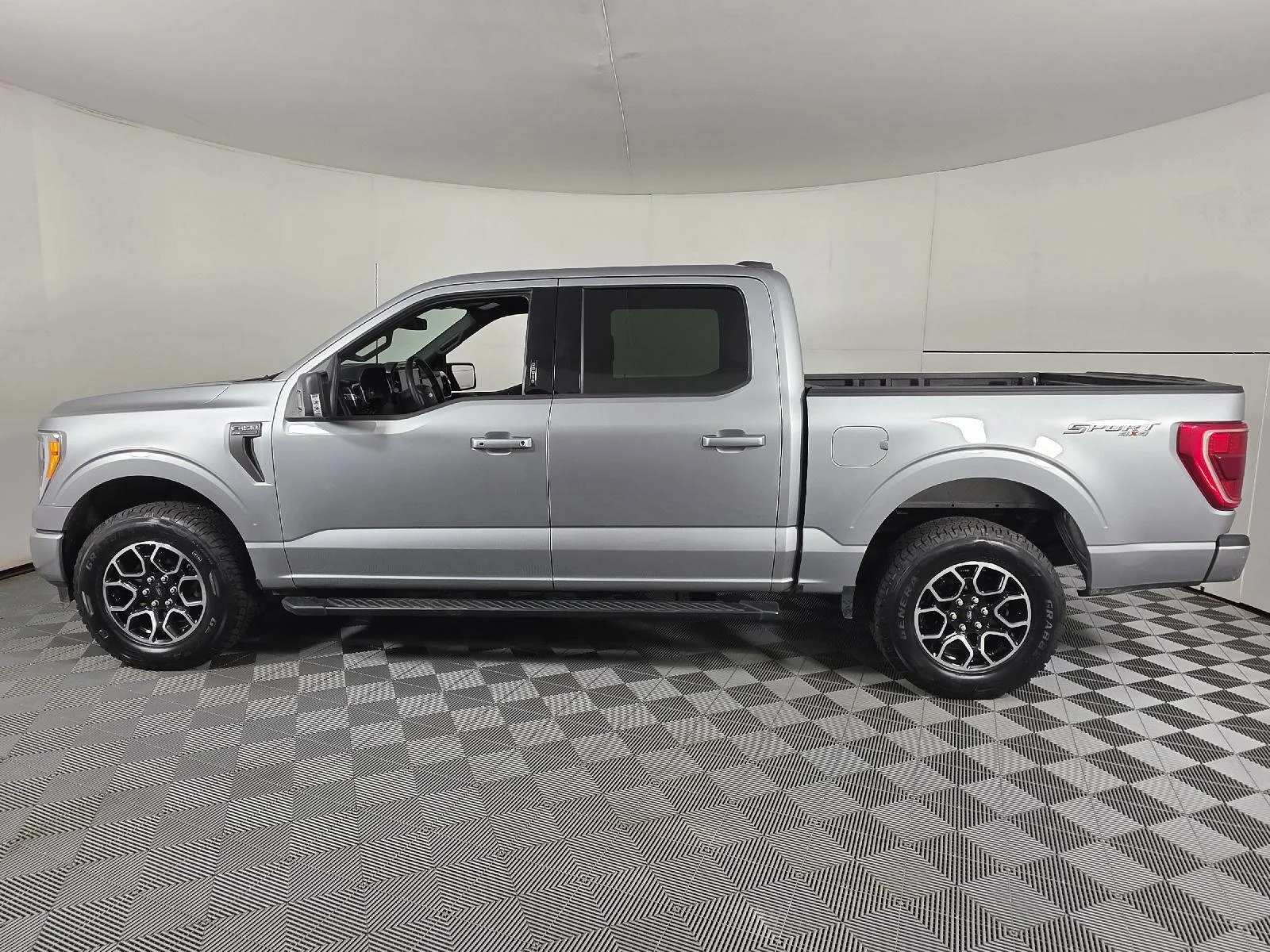 Used 2023 Iconic Silver Ford XLT image 7